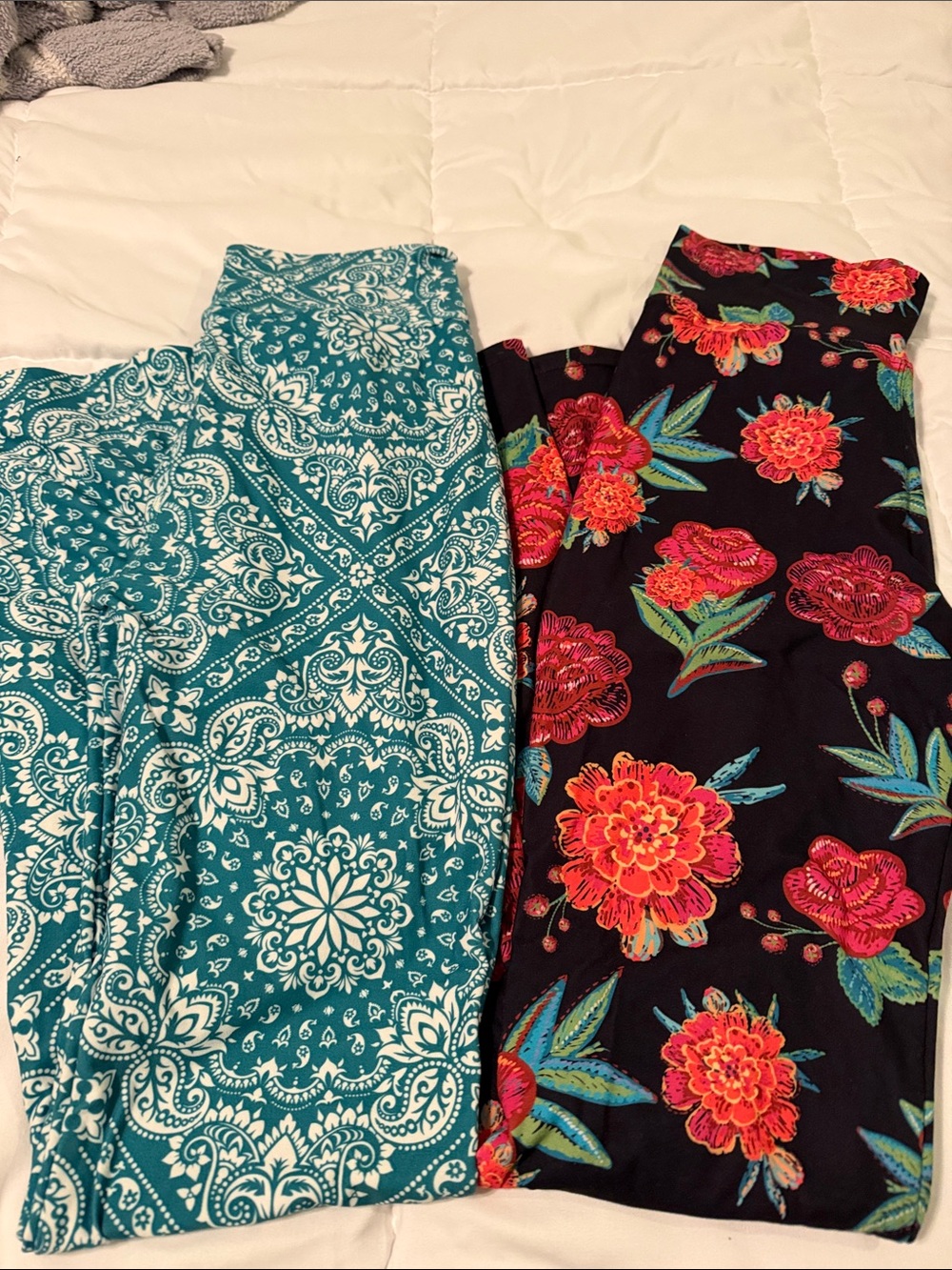 Crazy Train Teal Medallion & Black Floral Leggings small butter soft flares